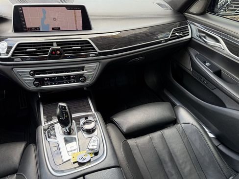 Used 2019 BMW 740i w/ Executive Package image 25