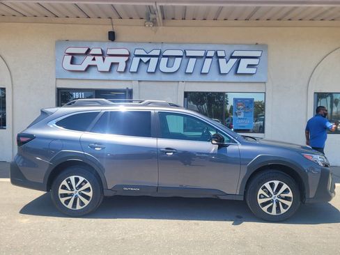 Used 2025 Subaru Outback Premium AWD/4WD image 2
