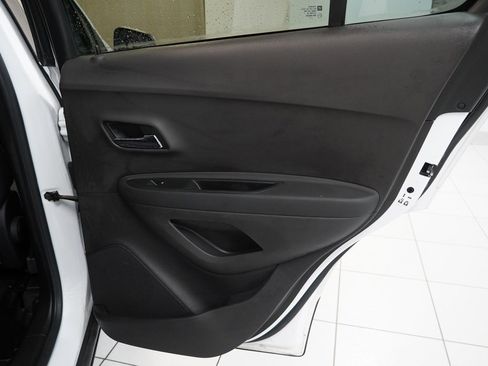 Used 2017 Chevrolet Trax LS w/ Fleet Convenience Package image 26