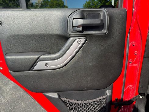Used 2015 Jeep Wrangler Unlimited Sahara AWD/4WD image 14