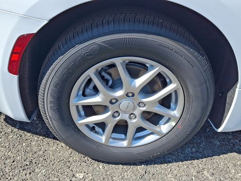 New 2027 Chrysler Pacifica Select FWD image 4