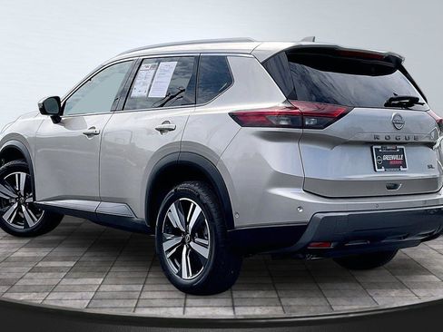Certified 2025 Nissan Rogue SL w/ SL Premium Package FWD image 3