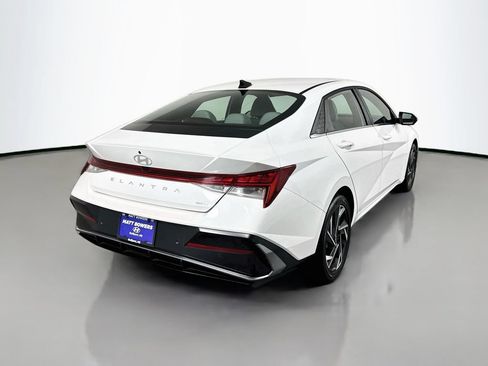 Used 2024 Hyundai Elantra Limited FWD image 5
