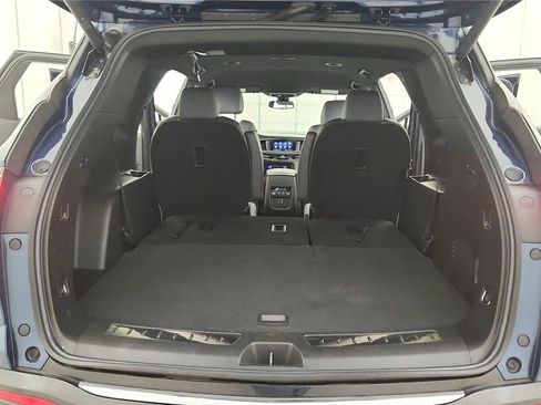 Used 2023 Buick Enclave Essence image 34