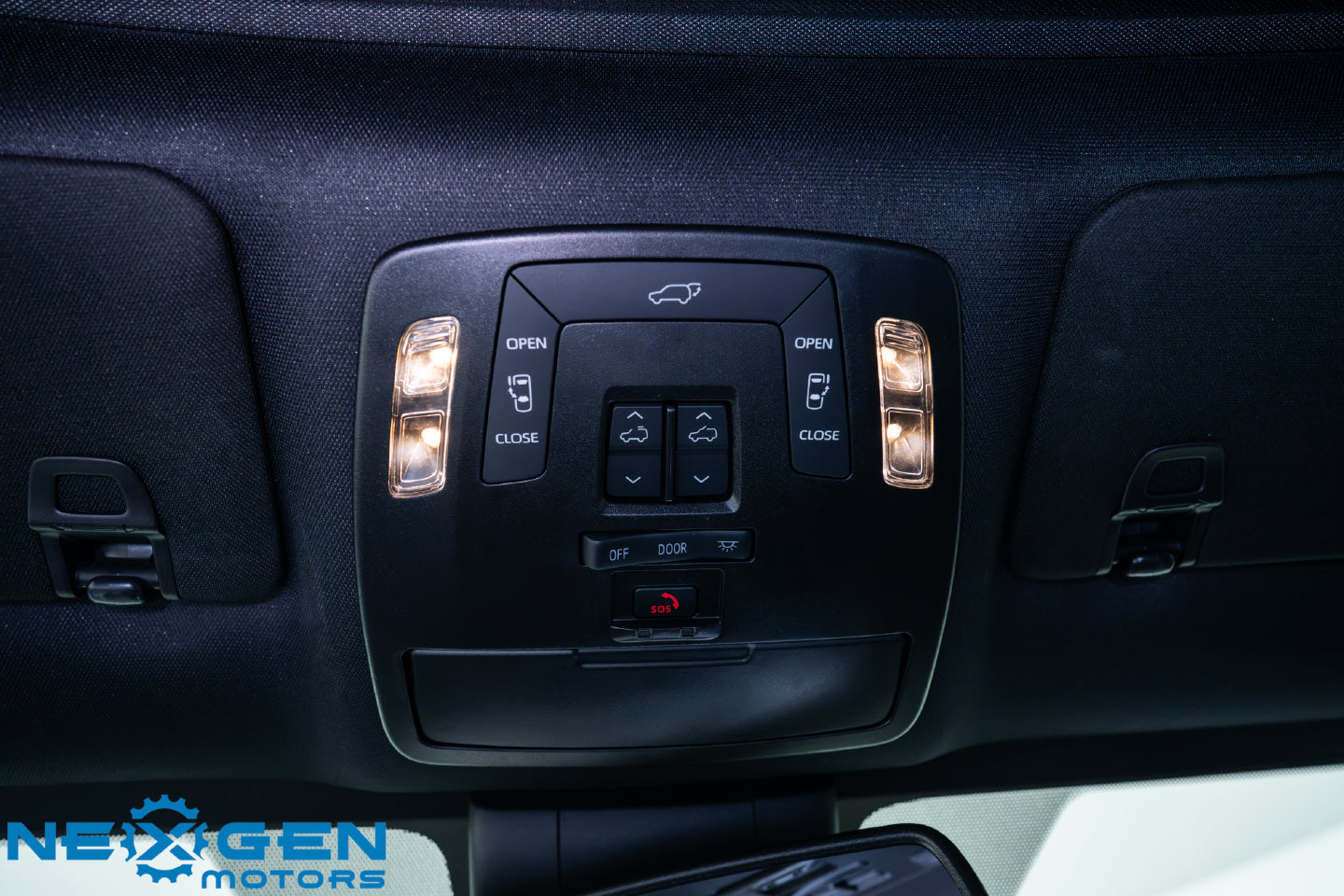 Used 2025 Toyota Sienna XLE Woodland Edition AWD/4WD image 11