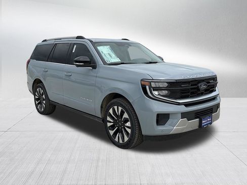 New 2026 Ford Expedition Platinum w/ Driver's Package AWD/4WD image 3