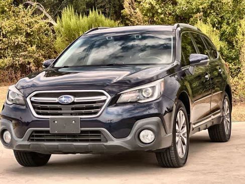 Used 2018 Subaru Outback 3.6R Touring AWD/4WD image 2