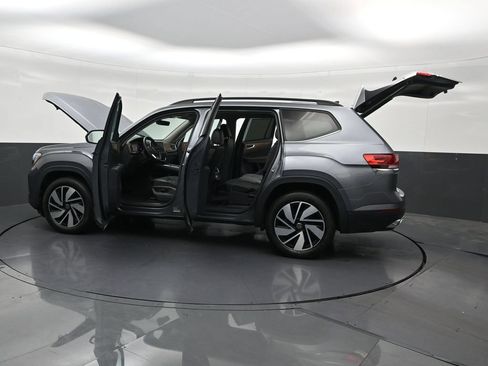 Used 2024 Volkswagen Atlas SE FWD image 34