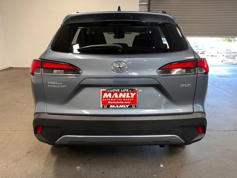 Used 2025 Toyota Corolla Cross XLE FWD image 4