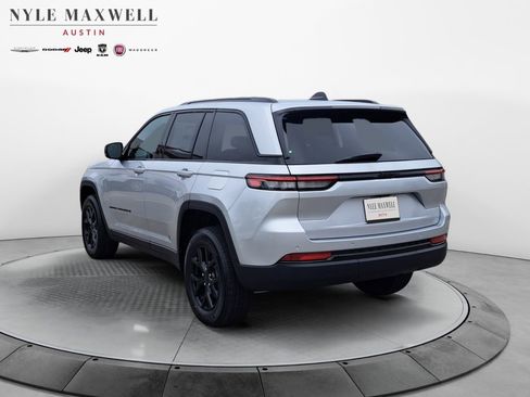 New 2025 Jeep Grand Cherokee Altitude image 14