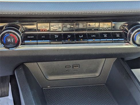 Used 2025 Chevrolet Equinox LT w/ Convenience Package II image 20