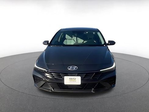 Used 2025 Hyundai Elantra Limited image 4