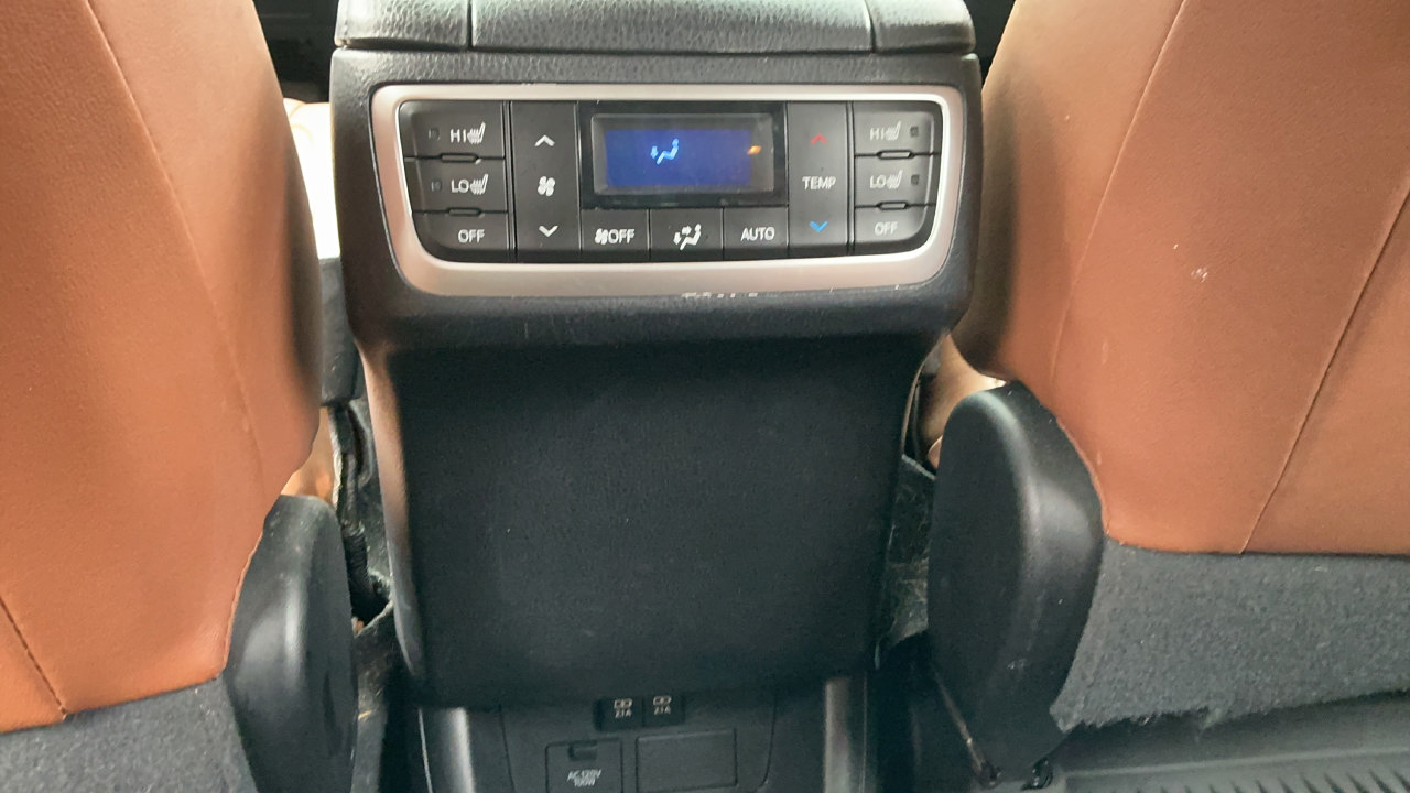 Used 2019 Toyota Highlander Limited Platinum FWD image 9