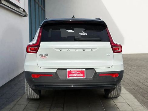 Used 2023 Volvo XC40 Recharge Plus image 5