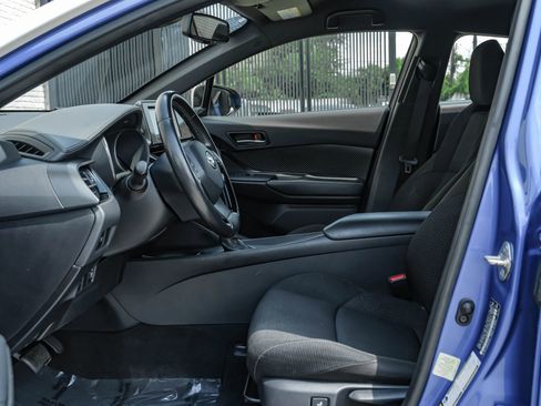 Used 2018 Toyota C-HR XLE image 3