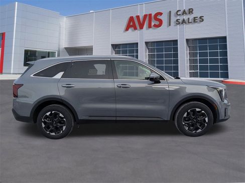 Used 2024 Kia Sorento S image 7