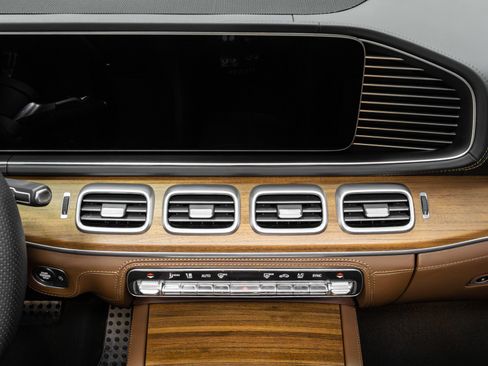 Used 2024 Mercedes-Benz GLE 53 AMG 4MATIC Coupe image 31