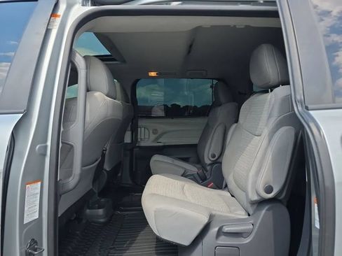 Used 2021 Toyota Sienna LE w/ LE Plus Package FWD image 40