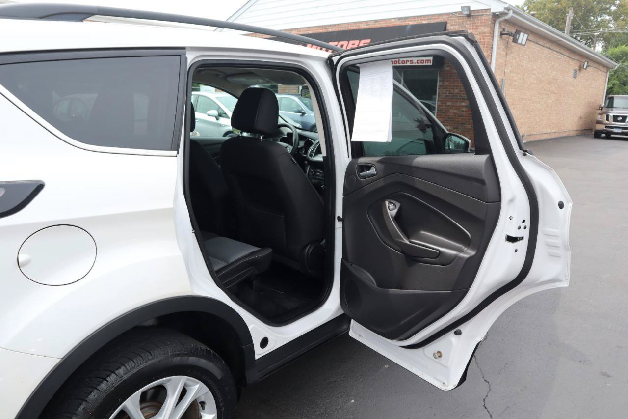 Used 2017 Ford Escape SE w/ Equipment Group 201A AWD/4WD image 13