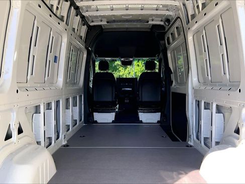 Used 2022 Mercedes-Benz Sprinter 2500 image 37