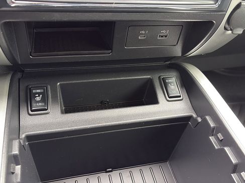 Used 2020 Nissan Titan SV w/ SV Convenience Package image 22