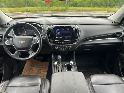 Used 2020 Chevrolet Traverse LT w/ LPO, Blackout Package FWD image 19