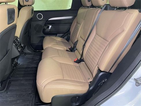 Used 2025 Land Rover Discovery Dynamic SE image 19