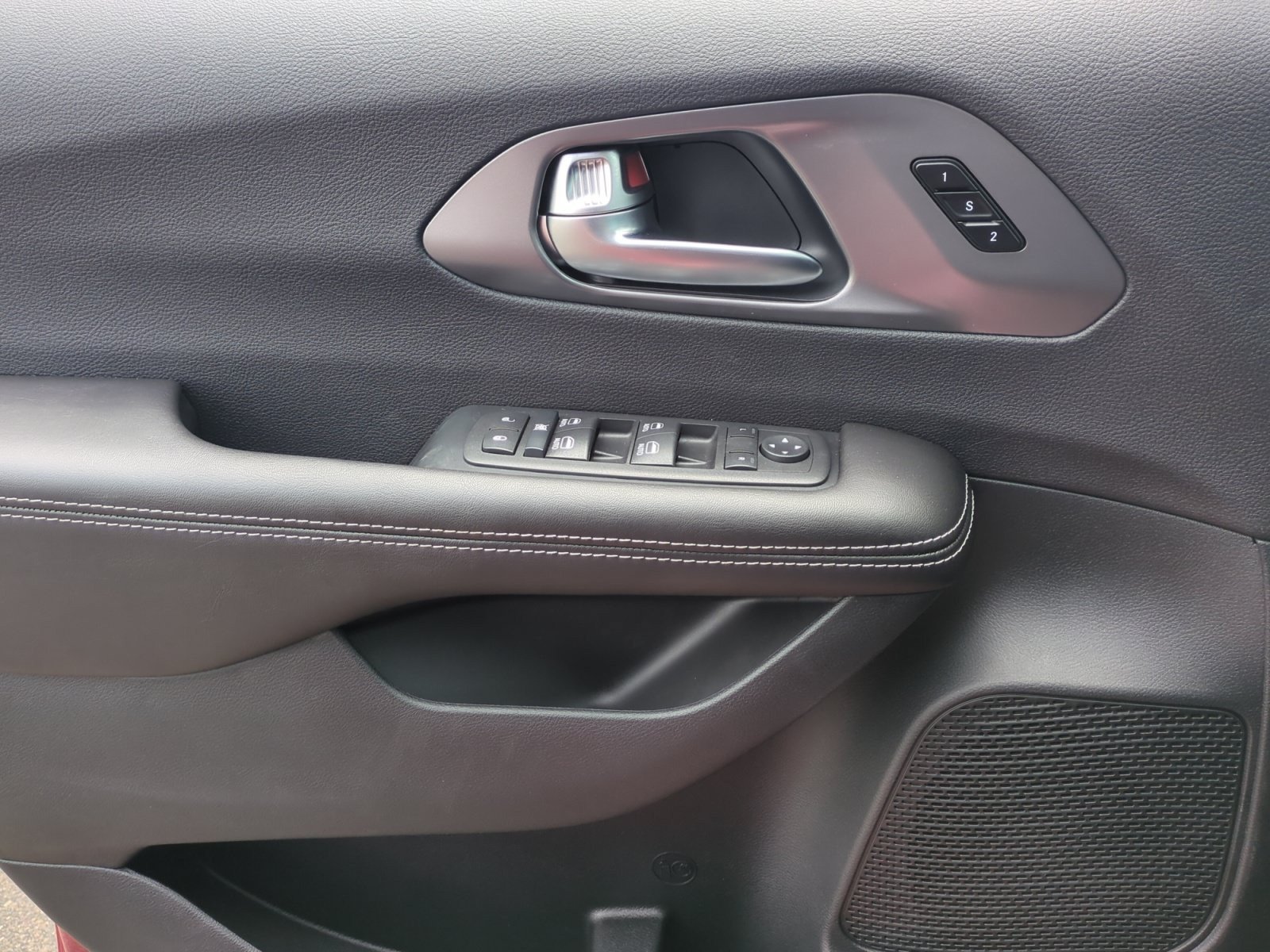 New 2026 Chrysler Pacifica Select FWD image 13