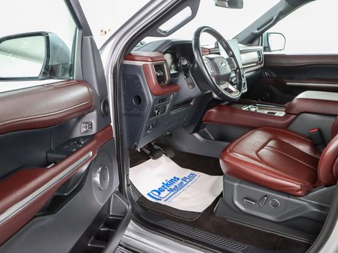 Used 2022 Ford Expedition Max Limited RWD image 3