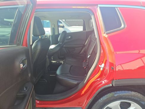 Used 2018 Jeep Compass Latitude w/ Popular Equipment Group FWD image 4