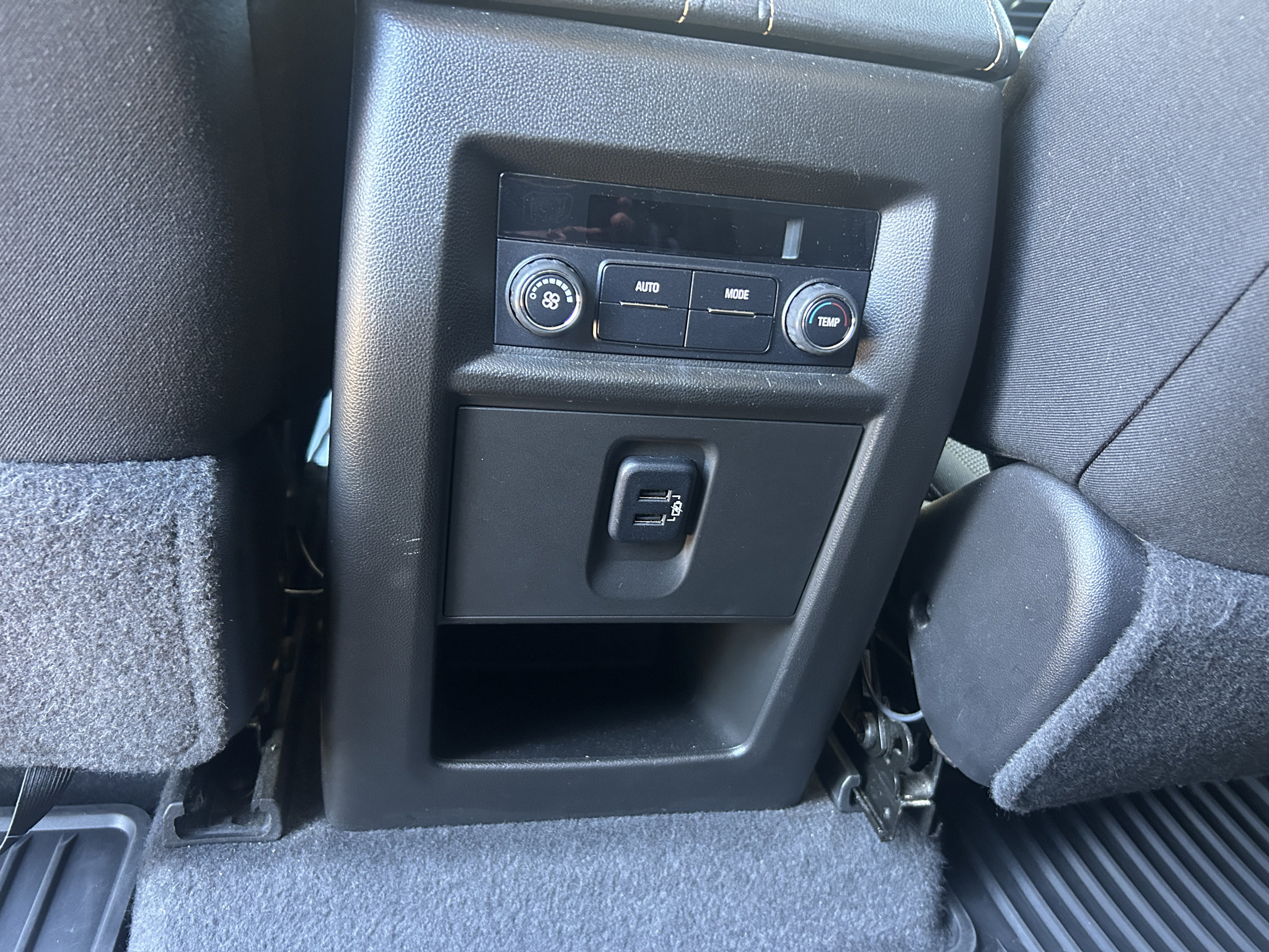 Used 2018 Chevrolet Traverse LT FWD image 14