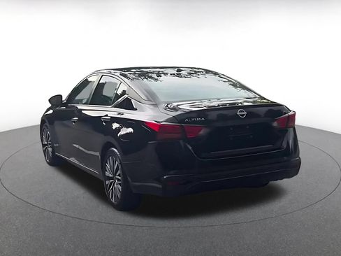 Used 2025 Nissan Altima 2.5 SV FWD image 11