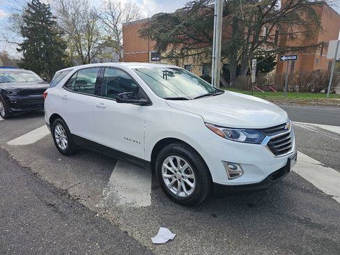 Used 2018 Chevrolet Equinox LS image 3