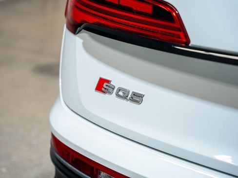 Used 2021 Audi SQ5 Prestige w/ Prestige Package image 17