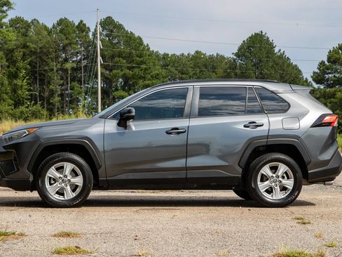 Used 2021 Toyota RAV4 XLE FWD image 9