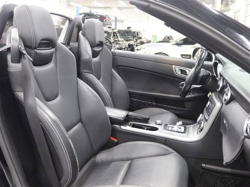 Used 2017 Mercedes-Benz SLC 300 image 18