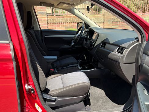 Used 2018 Mitsubishi Outlander SE FWD image 11