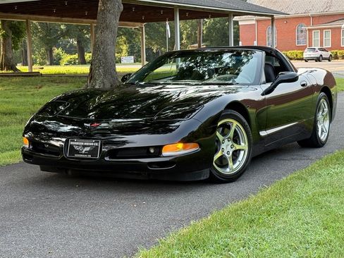 Used 2004 Chevrolet Corvette Coupe RWD image 11