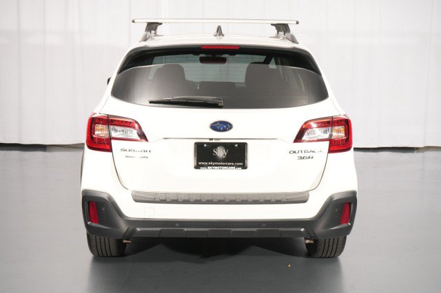 Used 2018 Subaru Outback 3.6R Touring AWD/4WD image 12