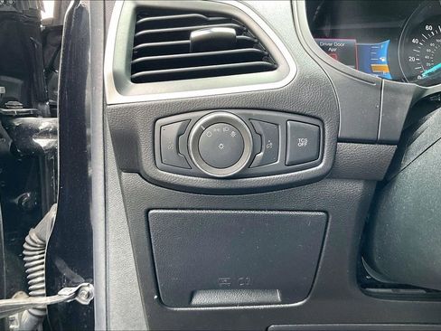 Used 2023 Ford Edge SE image 33