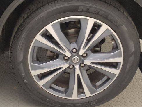 Used 2019 Nissan Pathfinder Platinum image 31