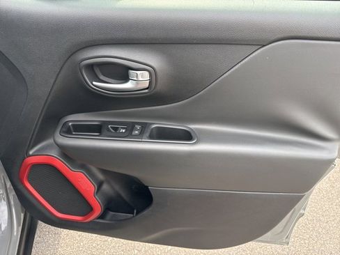 Used 2020 Jeep Renegade Trailhawk image 32