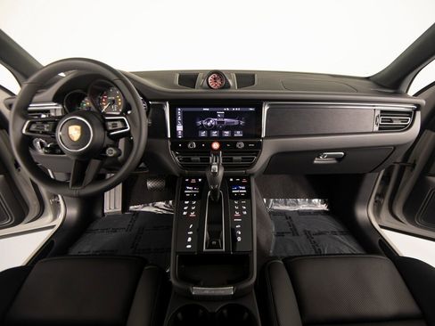 New 2026 Porsche Macan GTS image 32