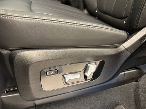 Used 2022 BMW X7 xDrive40i w/ Luxury Seating Package image 28