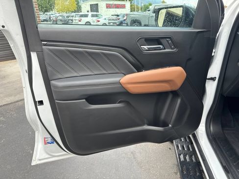 Used 2025 GMC Canyon AT4 w/ Nightfall Edition AWD/4WD image 18
