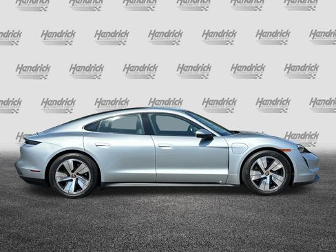 Used 2023 Porsche Taycan image 3
