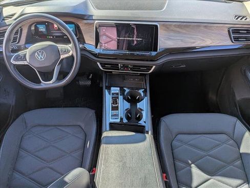 Used 2024 Volkswagen Atlas SE image 16