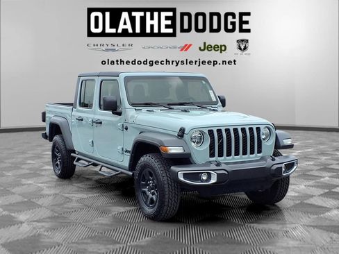 Used 2023 Jeep Gladiator Sport AWD/4WD image 29