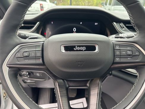 Used 2025 Jeep Grand Cherokee L Limited w/ Luxury Tech Group II AWD/4WD image 29