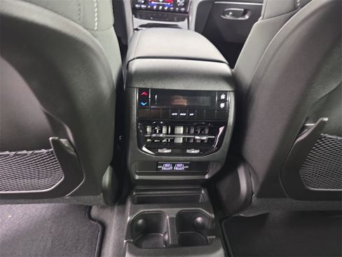 Used 2025 Jeep Grand Cherokee L Laredo image 35